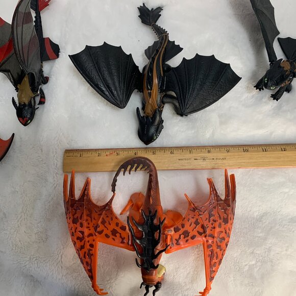 Lot of 9 How to Train Your Dragon Action Figures - Picture 12 of 14
